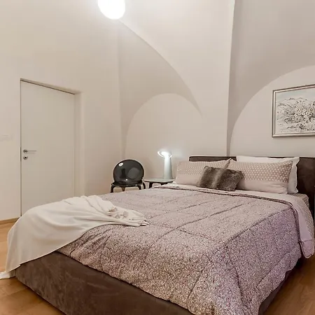 Flatinbo - Santo Stefano بولونيا